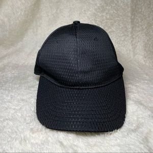 Black mesh cap
